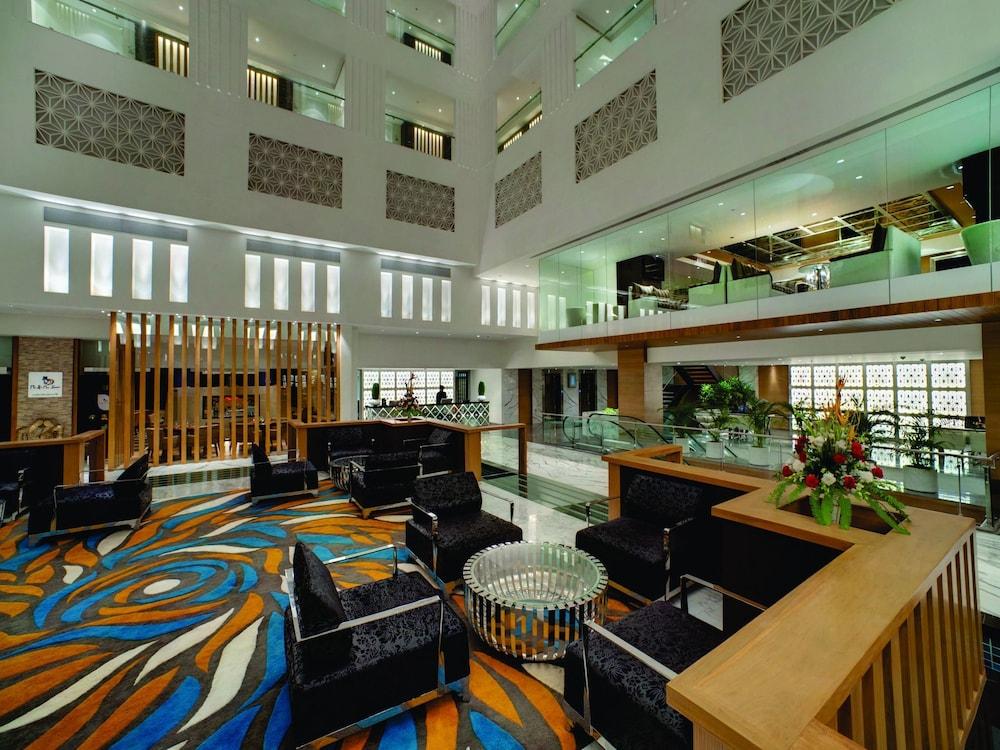 Hotel Orange Megastructure Llp à Surate Extérieur photo