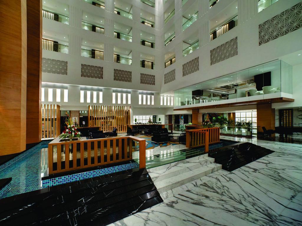 Hotel Orange Megastructure Llp à Surate Extérieur photo