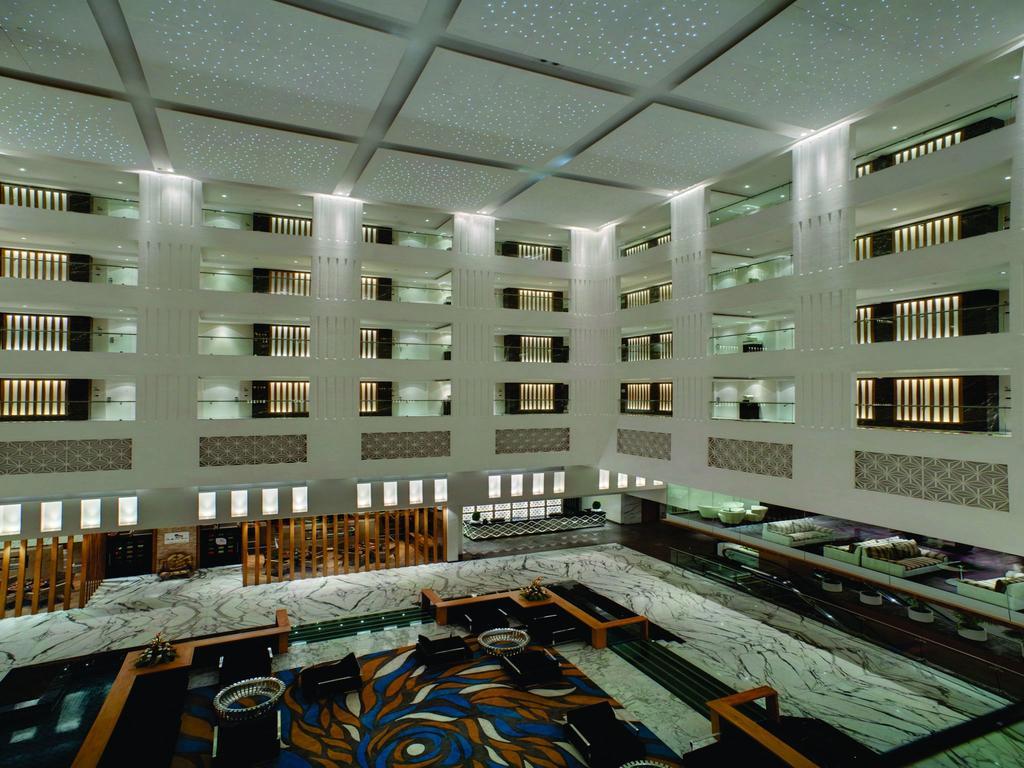 Hotel Orange Megastructure Llp à Surate Extérieur photo