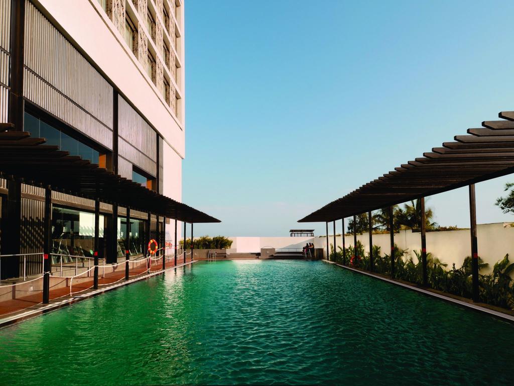 Hotel Orange Megastructure Llp à Surate Extérieur photo