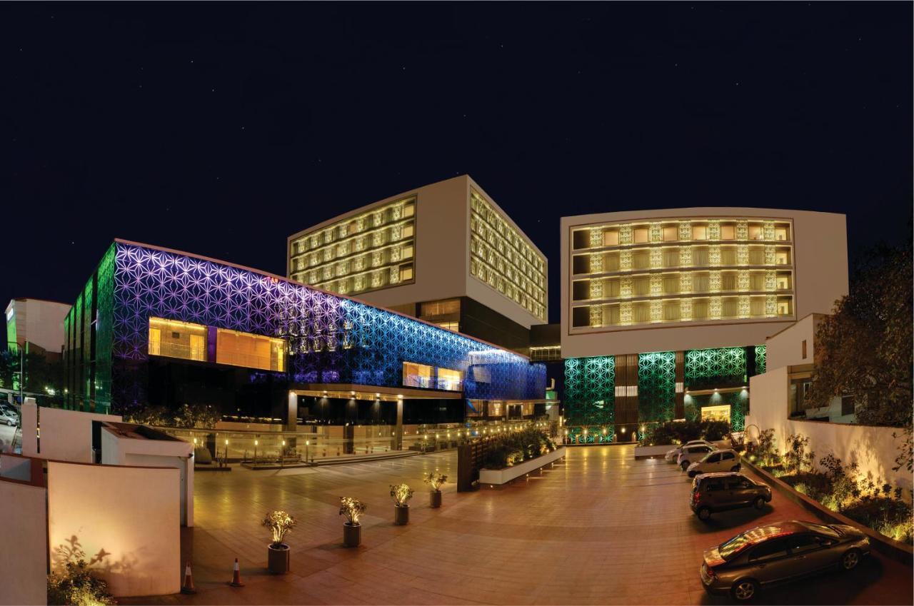 Hotel Orange Megastructure Llp à Surate Extérieur photo
